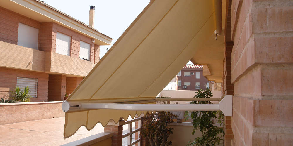 Curved arms awnings for windows